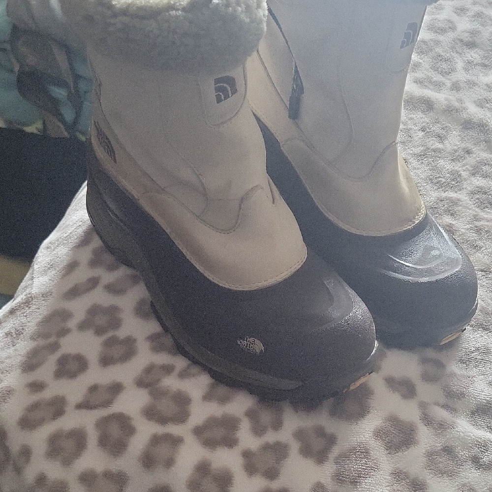 The North Face Beige and Black Snow Boots - Picture 6 of 7